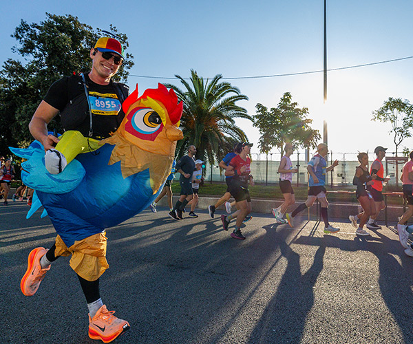 Homme déguisé  Marathon Nice Cannes 2025